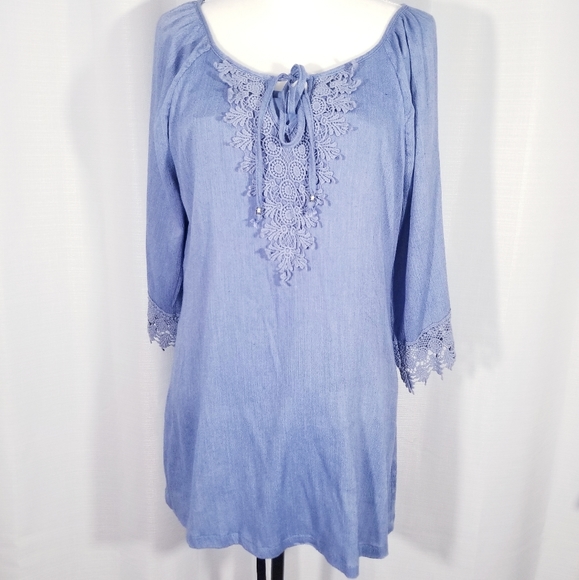 Naïf Dresses & Skirts - Naif blue crochet accent dress. Size M